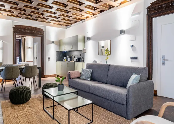 Limehome Palacio De Los Álava-Velasco