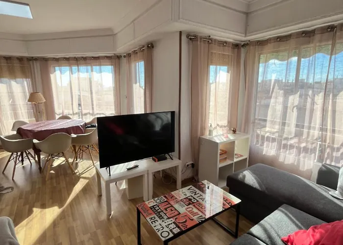 4 Bedrooms -Seneca Center Apartment