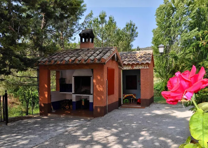 Casa rural El Salero Piscina campo de fútbol y voley chimenea barbacoa