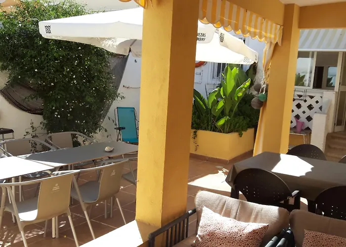 Casa a pie de playa, con patio. Zona Miramar.