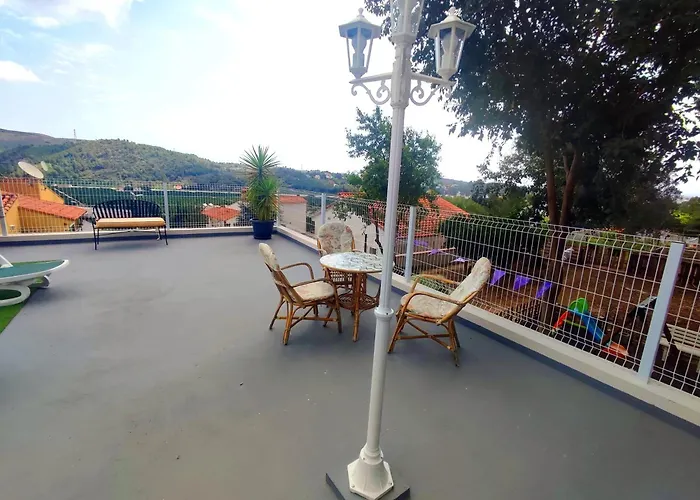 VILLA FALCONERA APARTAMENTS, GANDIA a las faldas de la montaña RELAX&PETS