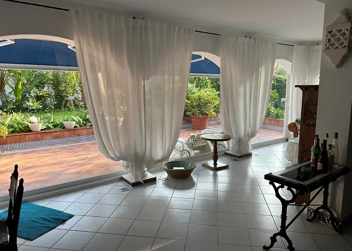 Villa Costabella / Marbella A Mar, España