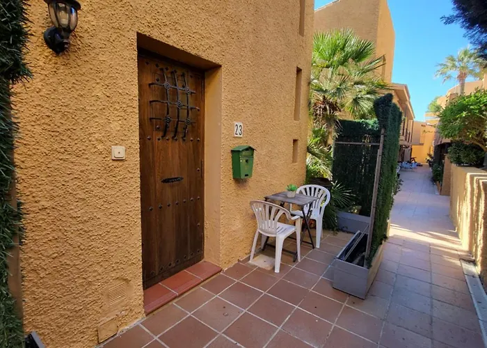 Beach Bungalow Port, Free Parking