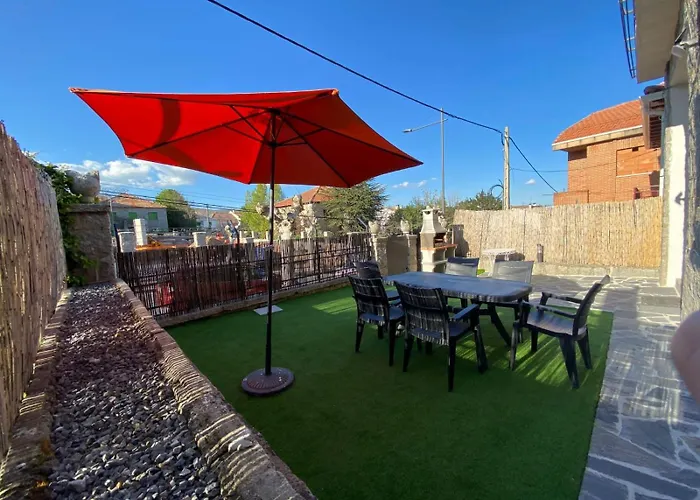 Casa con jardin Los Gatos Las Navas del Marqués, España