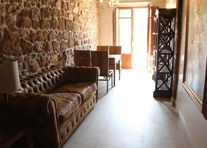 Apartamentos Rurales La Villa de Piedra