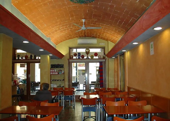Hostal Adarnius La Bisbal d'Emporda, España