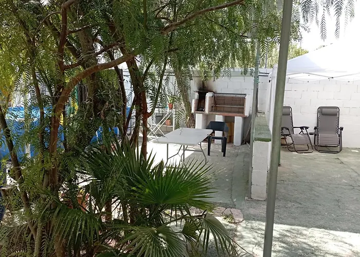 Caravanas Y Habitaciones Para Relajarse Sax, España