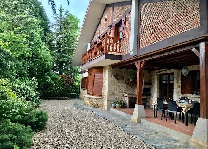 Caserio Arrigorri excelente ubicación jardín con BBQ perfecto para grupos
