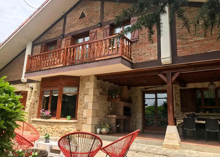 Caserio Arrigorri excelente ubicación jardín con BBQ perfecto para grupos