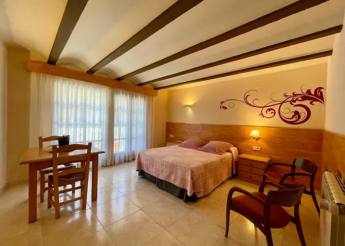 Aparthotel Les Corts Llivia, España