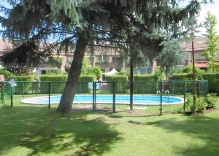 Alojamientos Castellana Jardín 1 y 2 PARKING Y PISCINA GRATIS!!