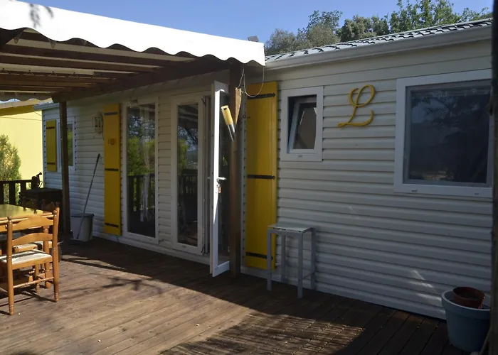 Camping De Besalu