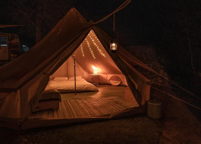 Slow Life Camping Venta Del Moro, España