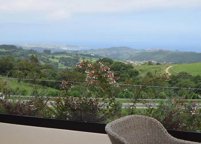 Apartamento Vistas Al Mar Y Con Jardin - Casa Abelia Canales , España