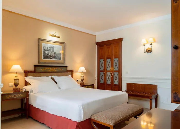 Apartamentos Guadalpin Suites