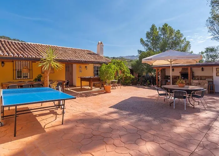 Villa Cortijo el Alcornocal by Ruralidays Villanueva de la Concepción, España
