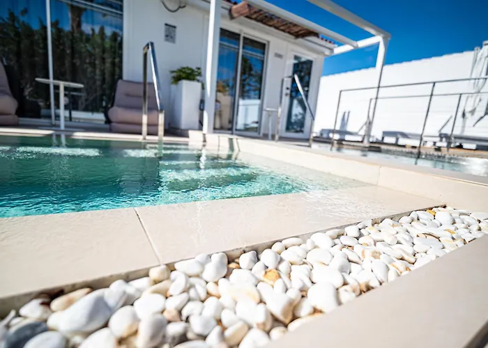 Hl Miraflor Suites