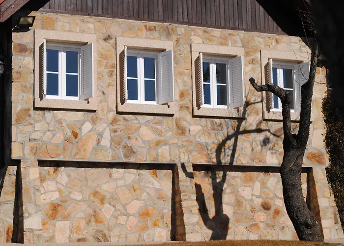 Una casita en el campo dentro de la ciudad Ávila, España