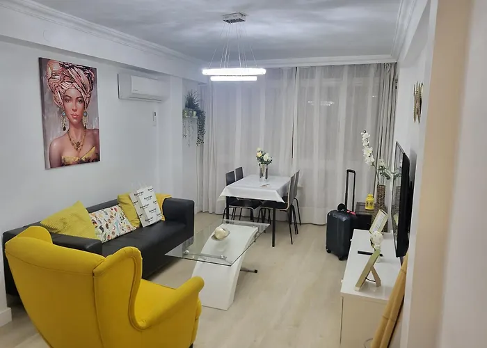 3BR Top Floor Vialia La Unión Metro