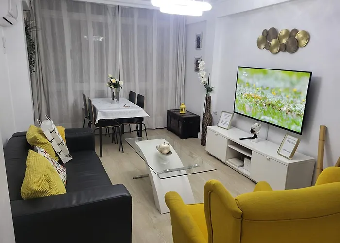 3BR Top Floor Apartment Vialia La Unión Metro Málaga, España
