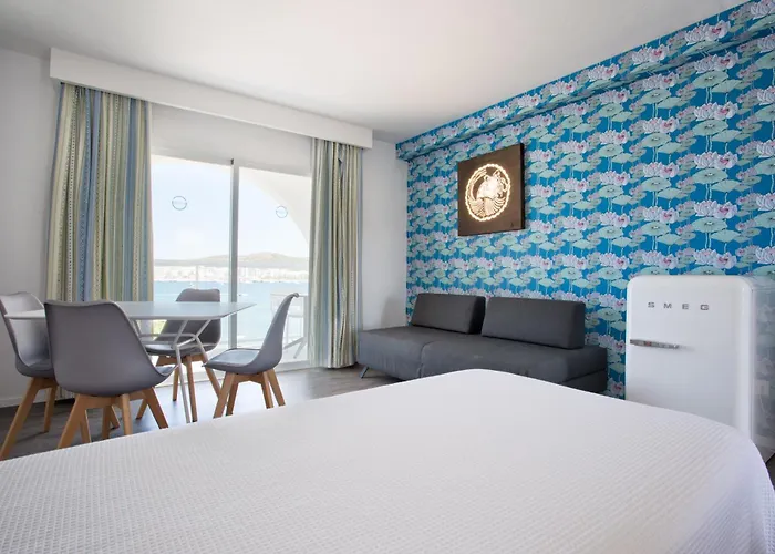 Apartamentos La Kiki San Antonio , Spain