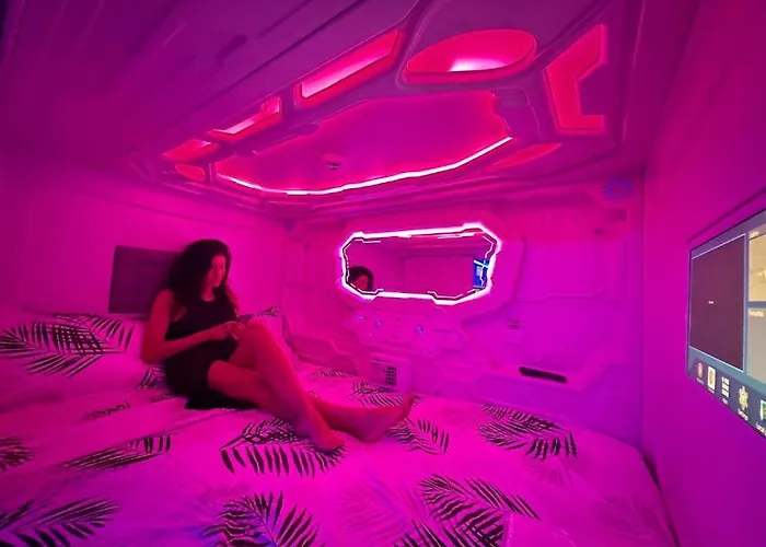 Good Vibes Only Capsule Hostel Málaga, España