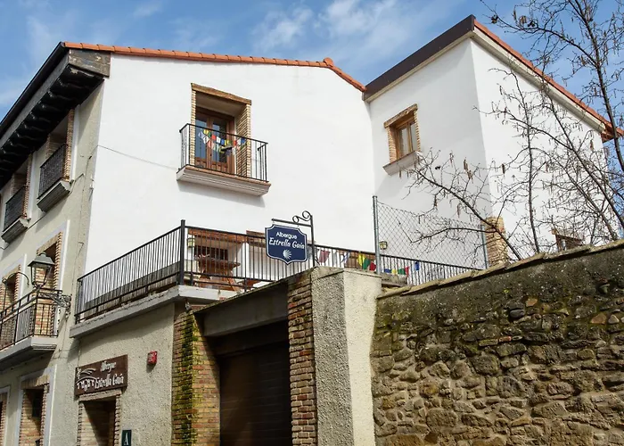 Albergue Estrella Guia Solo Peregrinos Puente la Reina, España