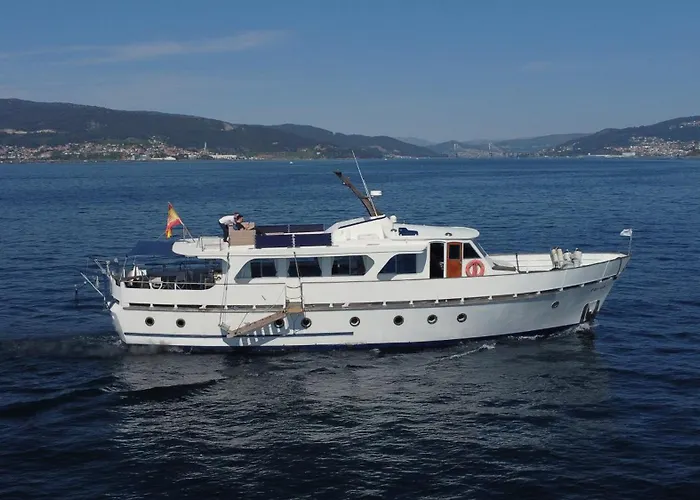 Don Maximo Yacht Hotel