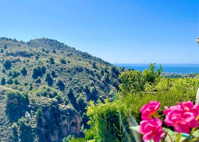 Apartamentos Axarquia , Frigiliana, terraza privada con vistas a la montaña rio y al mar