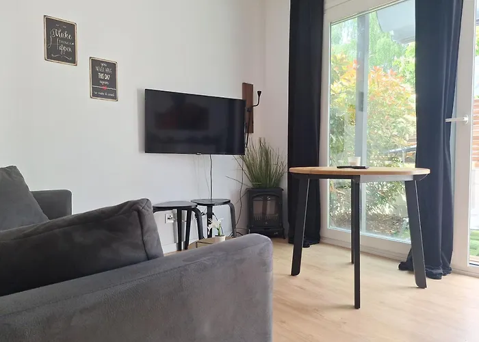 Acero y Piedra Apartamentos con jardín privado