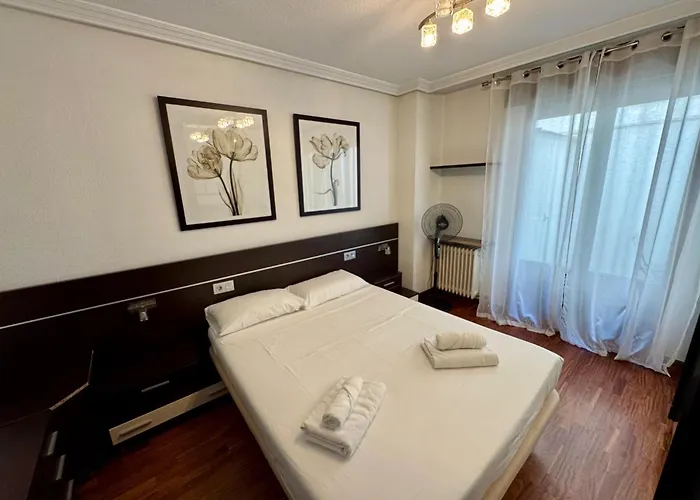 Apartamento Reyes de España / Free Parking&Wi Fi