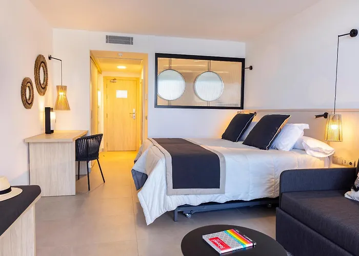 Invisa Hotel Club Cala Verde Playa DPlaya Des Figueral, Spagna