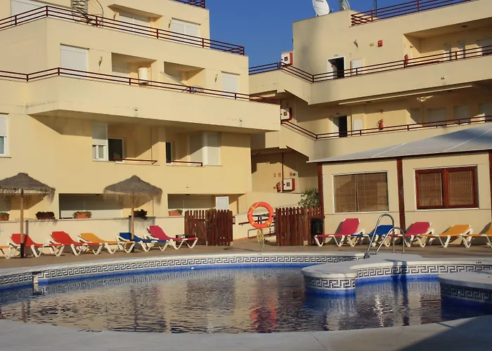 Apartamentos Inma Mayor en primera línea de playa, con Parking y Piscina Los Caños de Meca, España