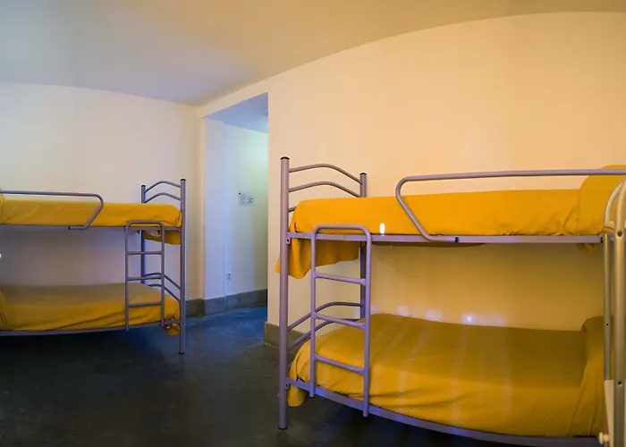 Albergue Juvenil El Bosque, España