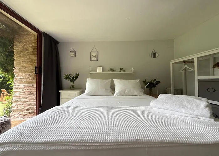 Casa Rural con precioso jardín cerca de la playa en Valdoviño