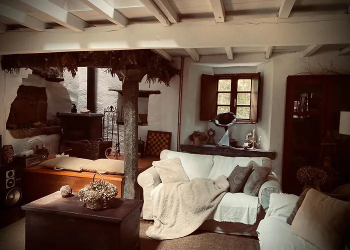 Casa Rural con precioso jardín cerca de la playa en Valdoviño