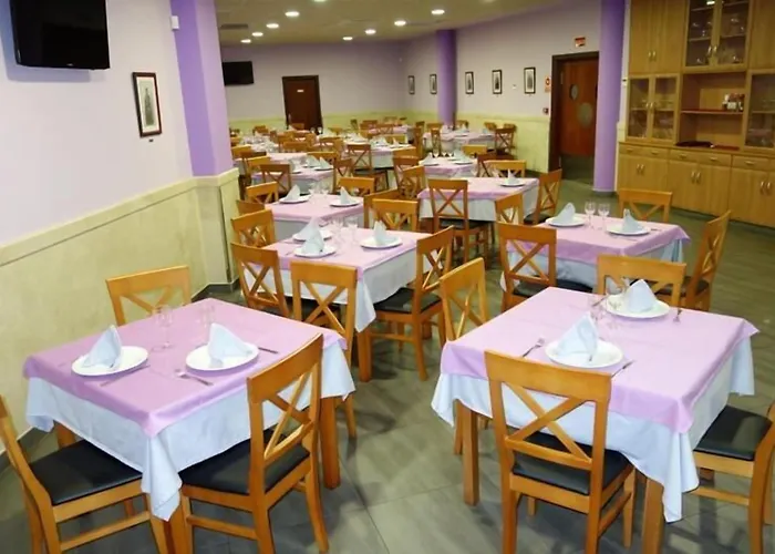 Hotel Reyes De León Santa María del Páramo, España