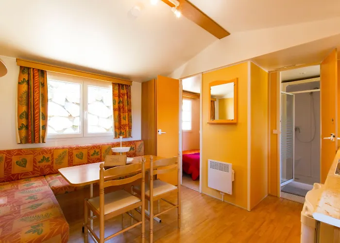 Camping Bungalows El Far Calella, España