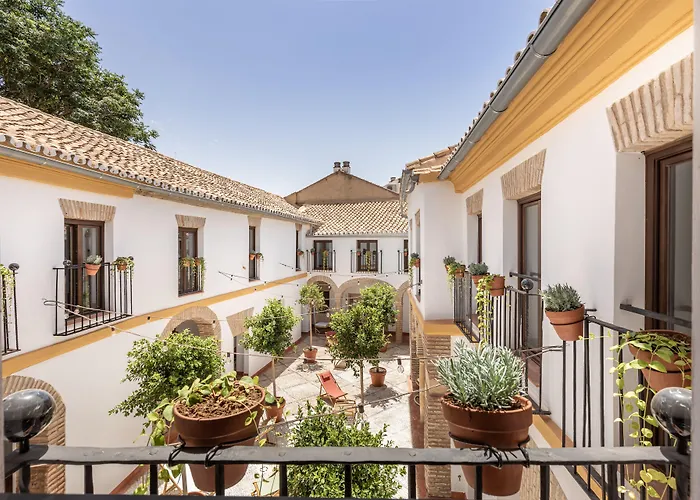 Albergue Líbere Córdoba Patio Santa Marta, España