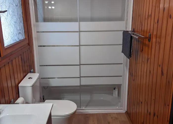Bungalow con piscina en camping privado cerca de la playa de Torre del Mar Ideal familias