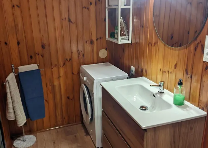 Bungalow con piscina en camping privado cerca de la playa de Torre del Mar Ideal familias