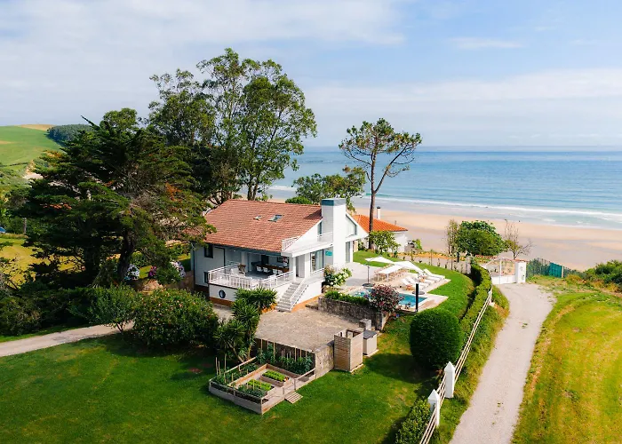 Wishome-Villa con acceso privado a la playa de Oyambre, con piscina, Comillas