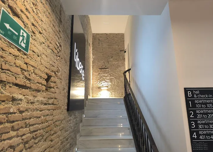 Apartamentos Naitly Málaga Teatro Romano, España