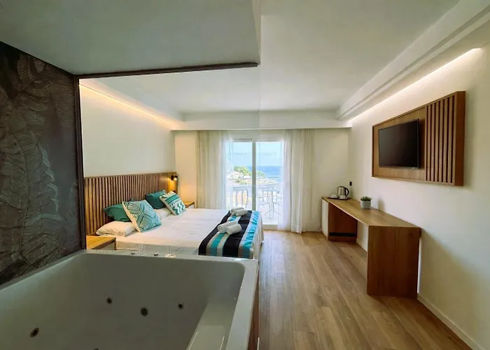 Welikehotel Triton Beach (Adults Only) Cala Ratjada , Spanje