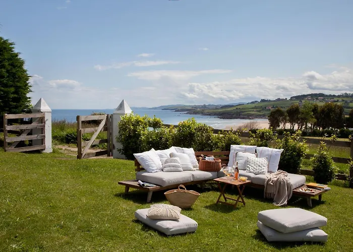 Wishome-Villa con acceso privado a la playa de Oyambre, con piscina, Comillas