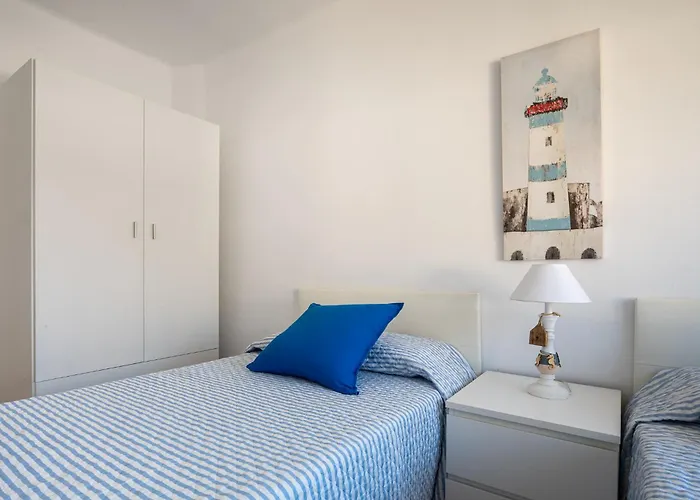 AT101 Primera línea, vista playa, airco Torredembarra, España