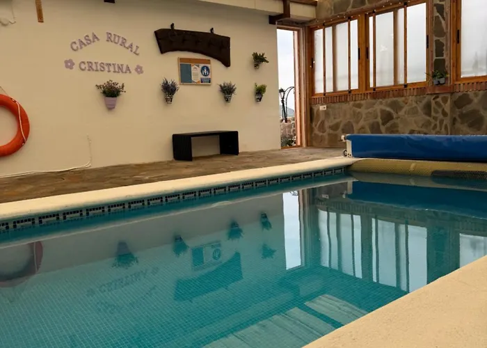 Cristina- Piscina Climatizada