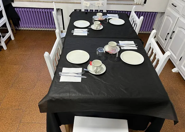 Hostal Baviera Pesués, España