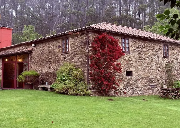Casa Rural con precioso jardín cerca de la playa en Valdoviño