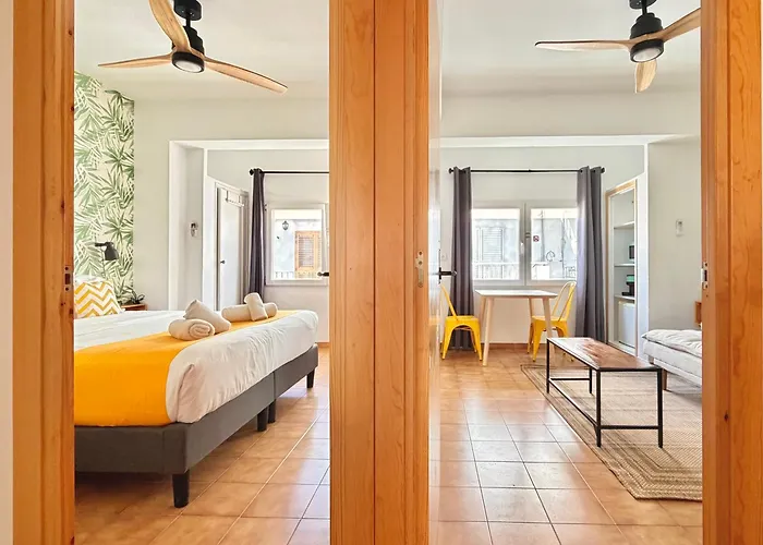 Nanit Rooms Ibiza Hostal